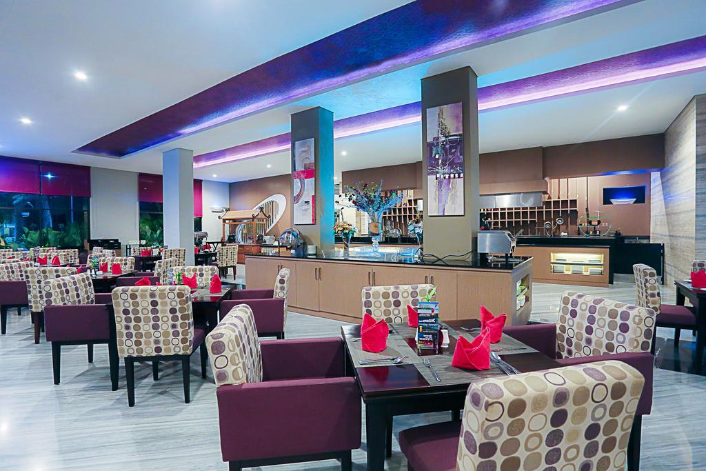 Mercure Palu Esterno foto