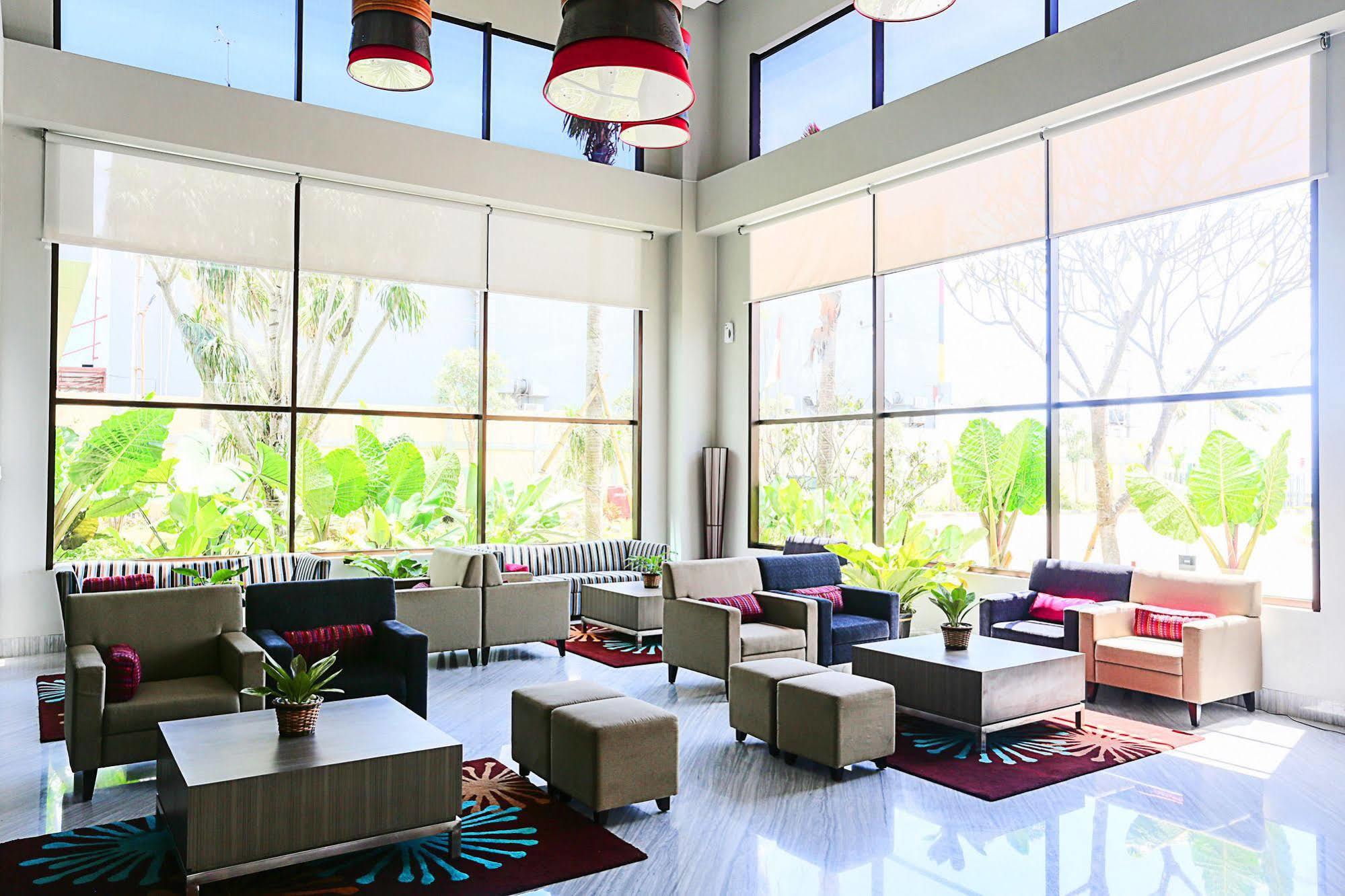 Mercure Palu Esterno foto