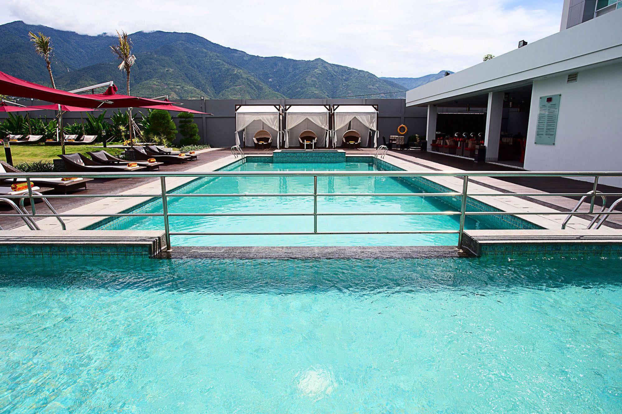 Mercure Palu Esterno foto